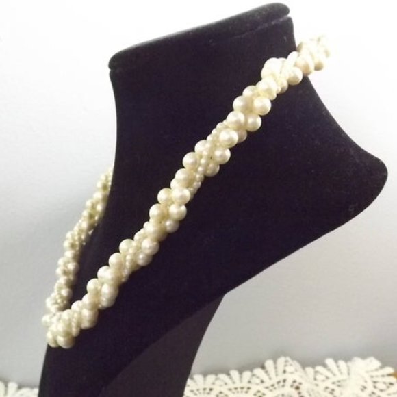 Vintage Off-White Ivory Tone Faux Pearls - Picture 3 of 4